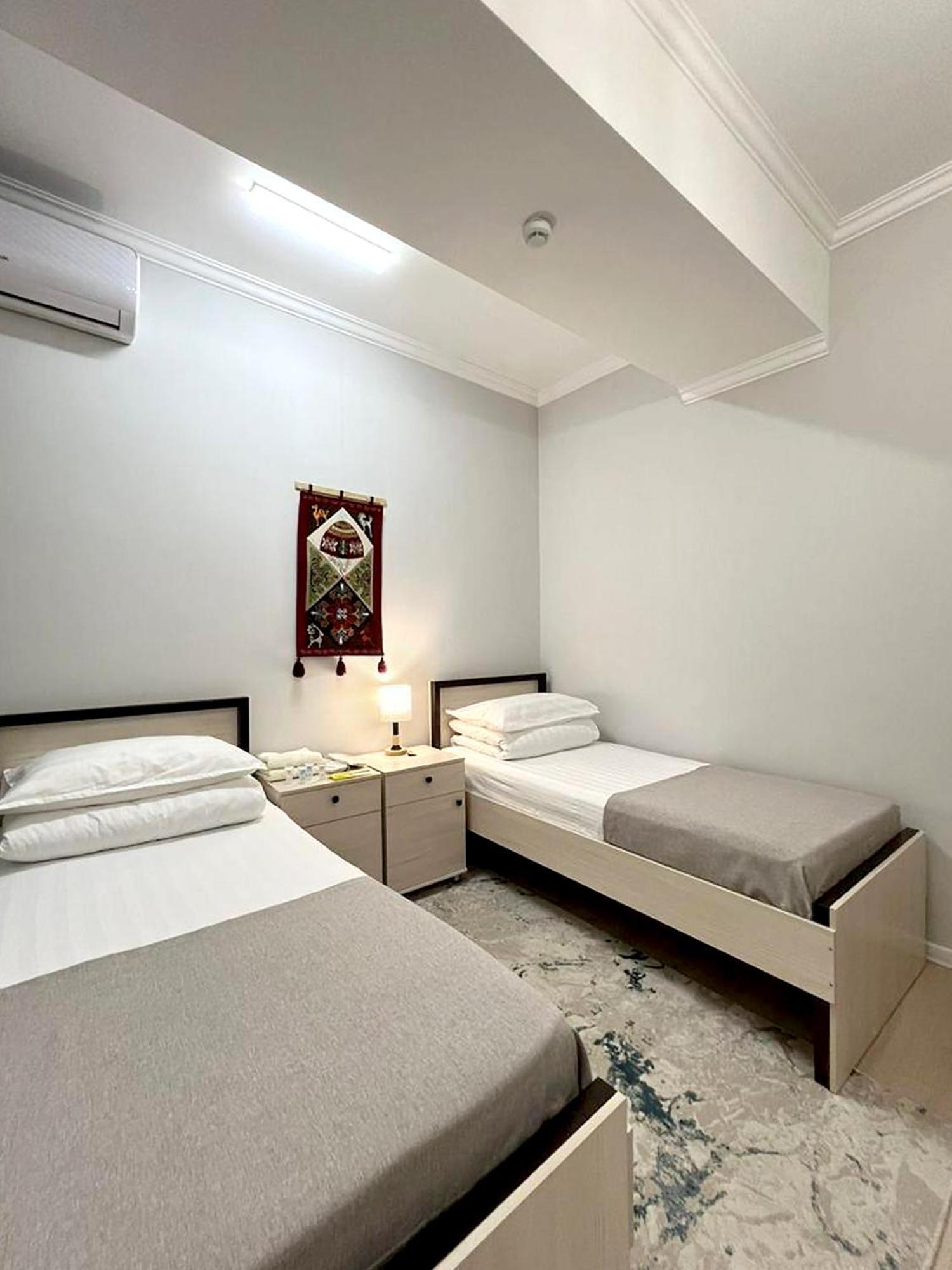Compass Hostel Bichkek Extérieur photo