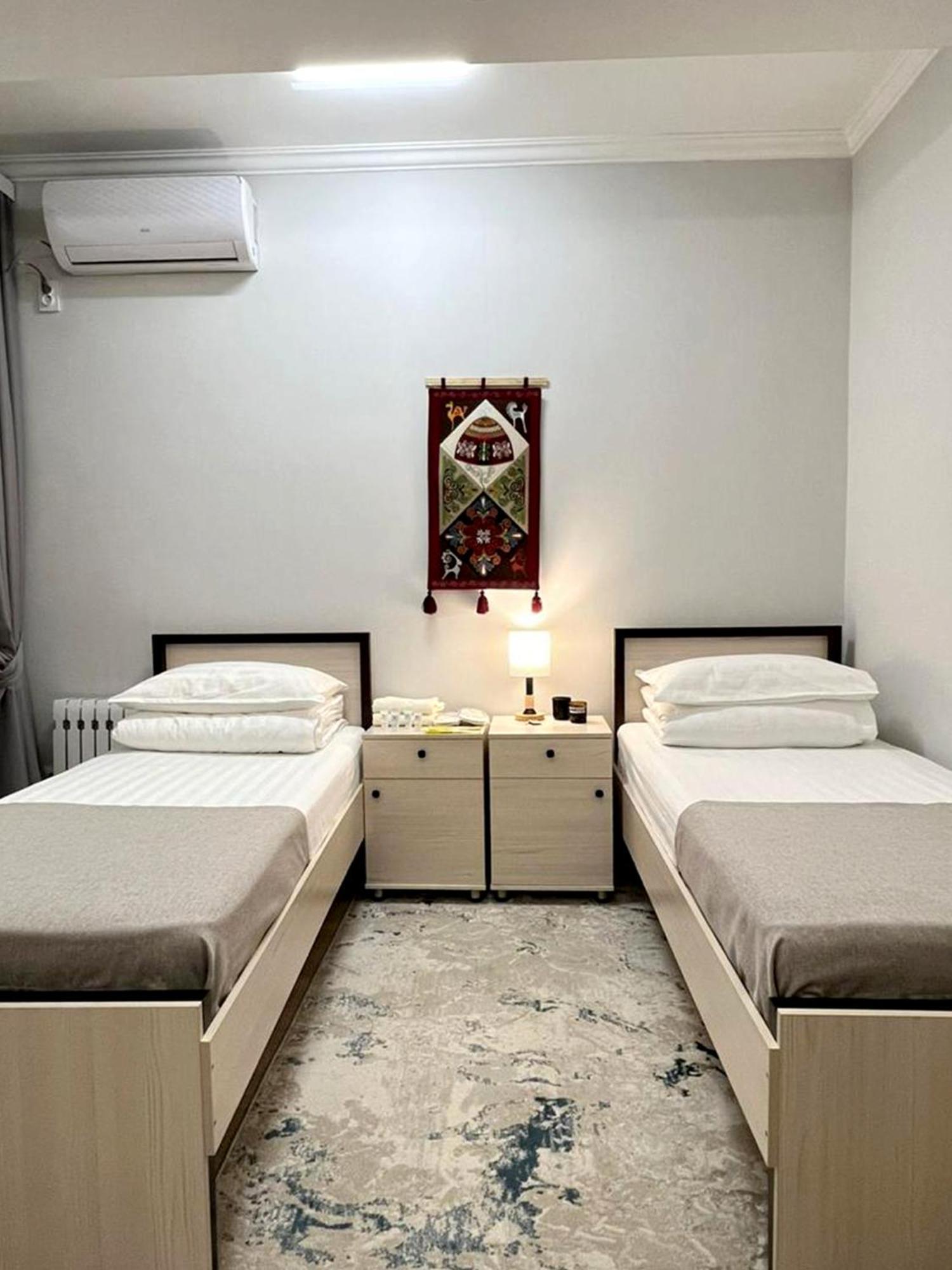 Compass Hostel Bichkek Extérieur photo