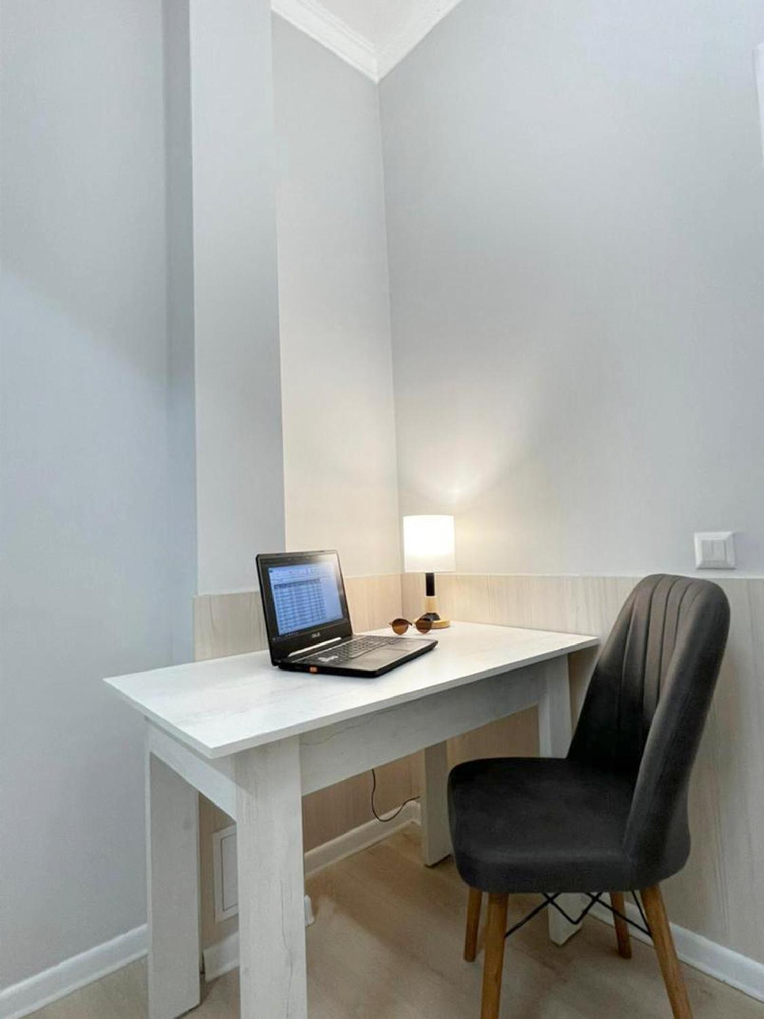 Compass Hostel Bichkek Extérieur photo