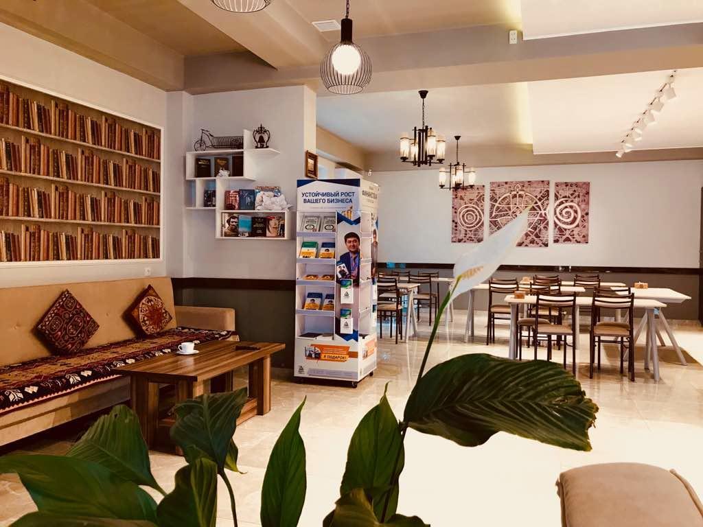 Compass Hostel Bichkek Extérieur photo