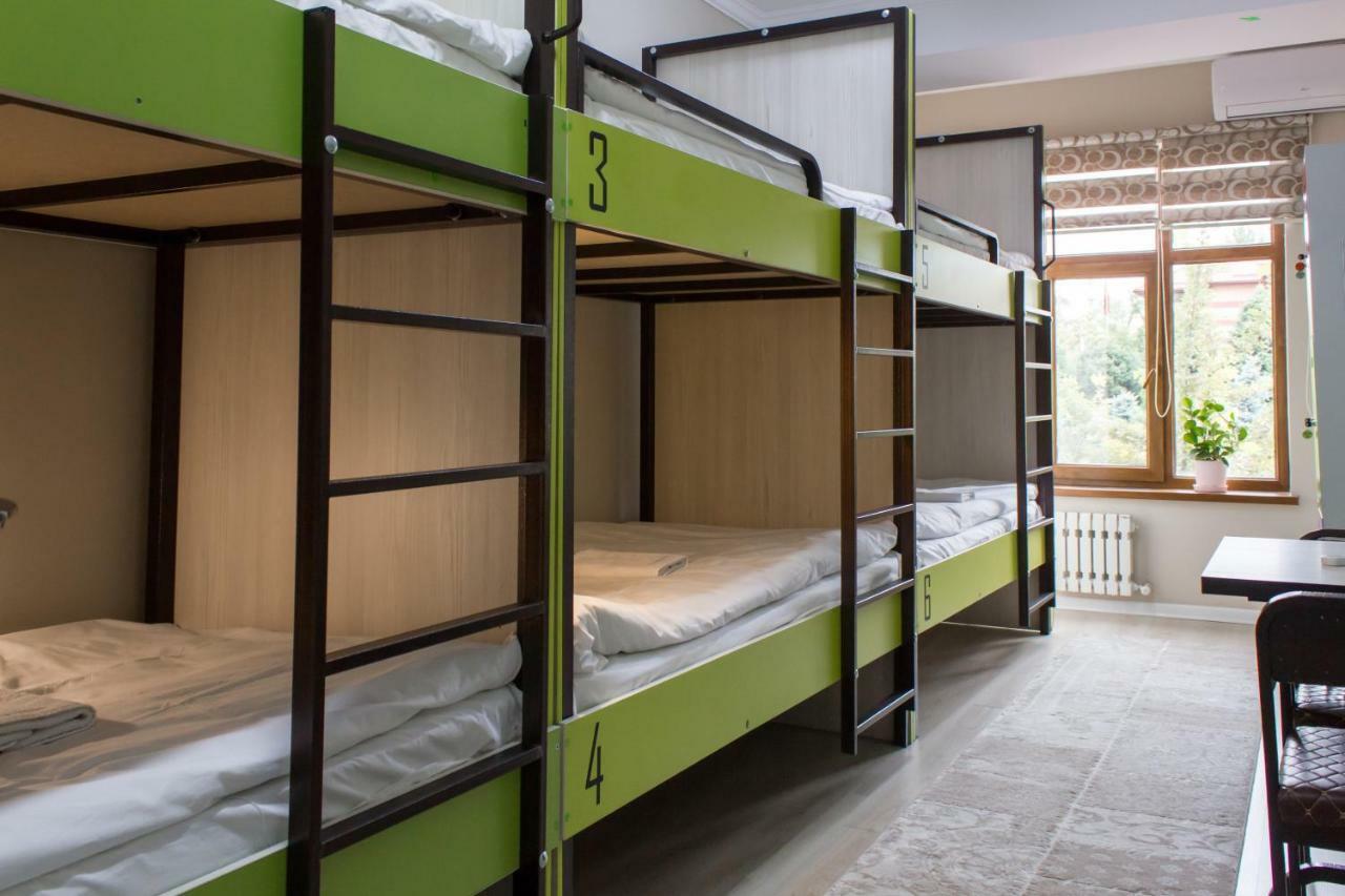 Compass Hostel Bichkek Extérieur photo