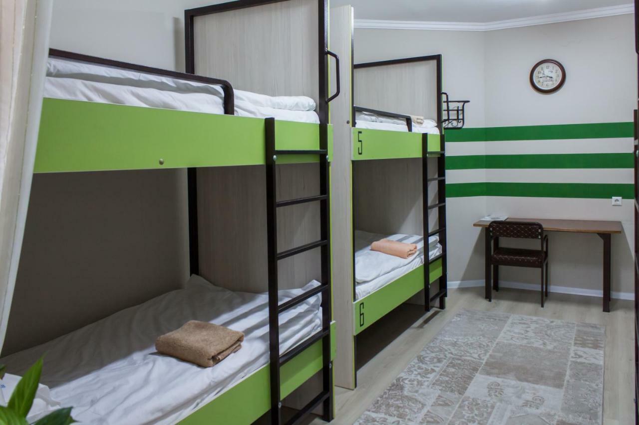 Compass Hostel Bichkek Extérieur photo